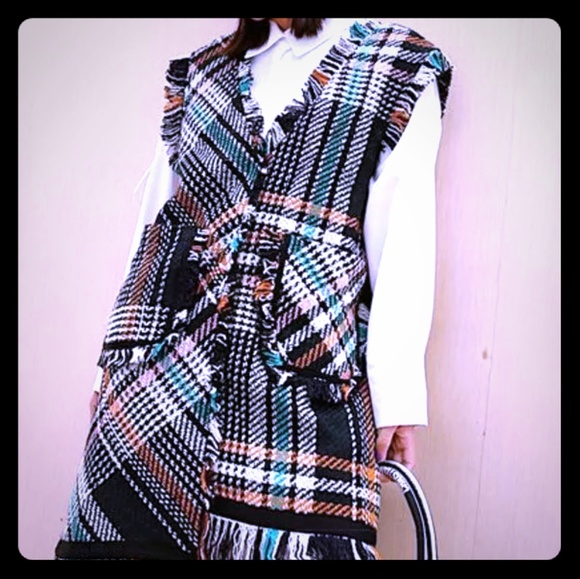 fashion Sweaters - 🆕️XS Plaid Asymmetrical sleeveless tunic top